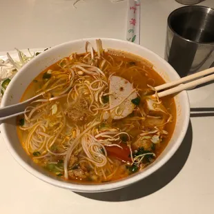 Bun Rieu (Crab Paste Noodle Soup)