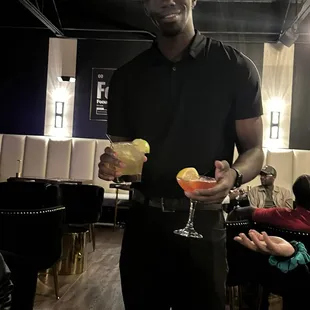 Waiter Dalen with our drinks