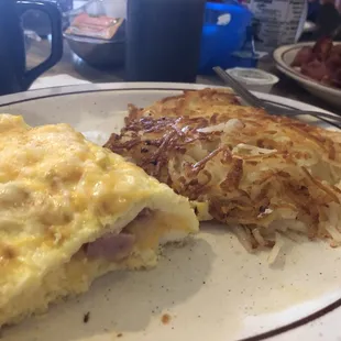 Ham &amp; cheese omelette w hash brown