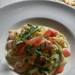 Shrimp fettuccine (friend said it needs more sauce 6/10)