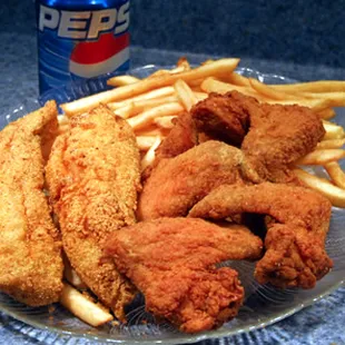 bbq chicken, fried chicken wings, chicken wings, fried chicken, chicken wings and fried chicken, poultry, food, bbq wings, chicken