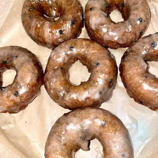 Blueberry donuts $2.25/ea - crunchy &amp; good, Be patient &amp; be prepare to wait, ONLY accepting drive thru, NO walk up. Cash/card accepted.