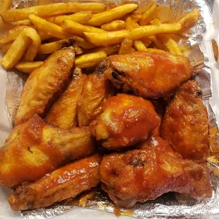 Mambo Wings 10pc w/ fries