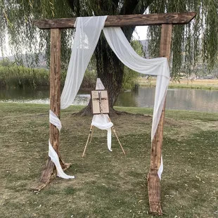 RUSTIC WEDDING ARCH

Wood Easel