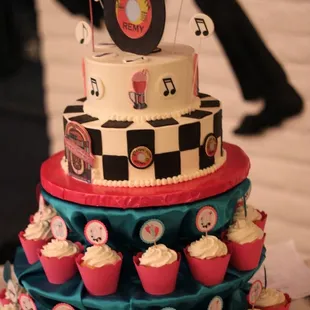 my mom&apos;s 1950&apos;s themed 2 tier cake and strawberries and cream cupcakes