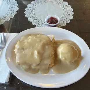 Hot turkey sandwich with mashed potatoes