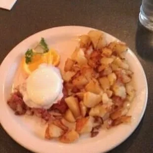 Half order of poached eggs and corned beef hash
