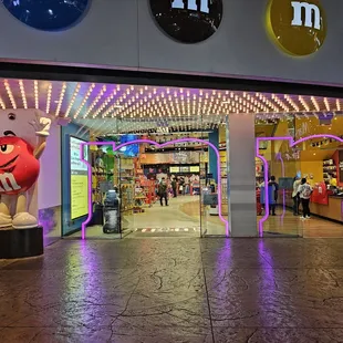 @M&amp;M's World Vegas 12/4/2024. One of Da Entrances 2this  M&amp;M's Store.Go inside &amp; check it out! You'll enjoy yourself being a Kid again! Haha