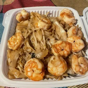 Shrimp Chow Fun &amp; I had Lee add 6 extra Prawns. Good Portion, flavor was ok, next time I'll ask for more Oyster sauce.