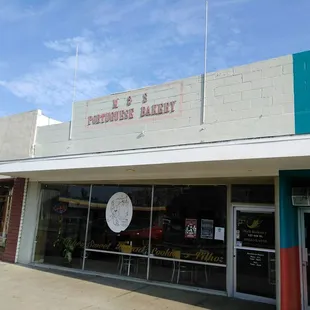 Turlock's little secret. Authentic Portuguese Bakery, Breads, Pastries, all made here. Great tasting "Galão" Latte, Portuguese products