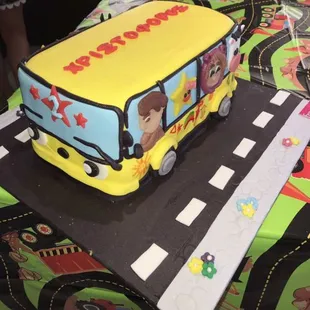 Are you guys able to make a cake like that today and have it ready for tomorrow