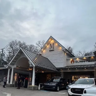 the outside of the restaurant