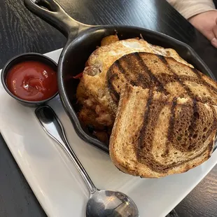 Corned Beef Hash &amp; Eggs with rye toast