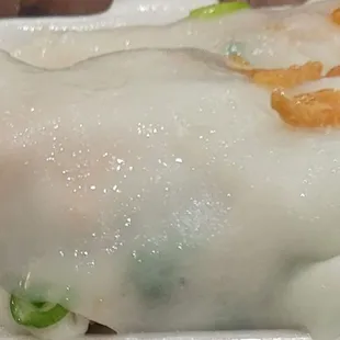 Noodle crepes with fried shrimp