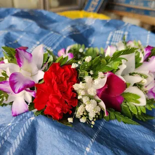 Lei po&apos;o (flower garland for the head)