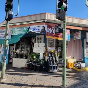 Located on the corner of Maunakea Street and Pauahi Street