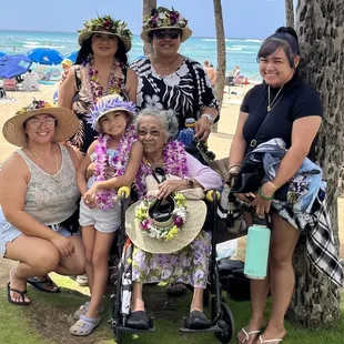 Haku leis and flower leis all beautiful! Mahalo!!!