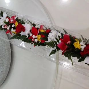 This is the lei we selected. Just tie the ends together and place the crown atop the head!