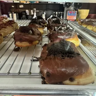 Great donuts and customer service!! I would highly recommend.