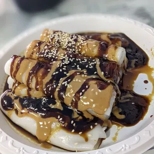 Steamed rice noodle with peanut sauce
