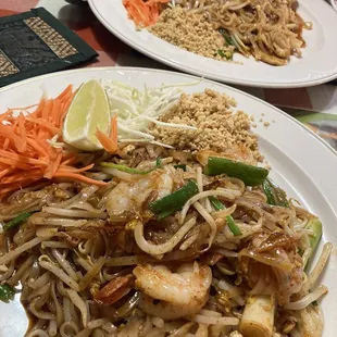 Shrimp and chicken pad thai