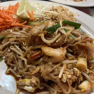 Shrimp pad thai was delicious