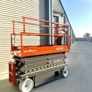 Electric Scissor Lift Rentals- daily, weekly or monthly rates! Call (909)336-8311 for info
