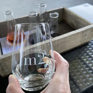 a hand holding a wine glass