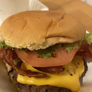 M2O Burgers & Salads