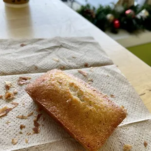 A financier, made with almond flour / Jan. 2024