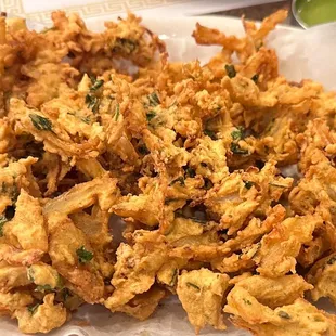 Onion Pakora is a must! We thoroughly ENJ(･‿･)YED this appetizer with the Tamarind sauce.