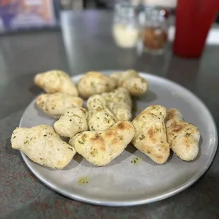 Full Garlic Knots