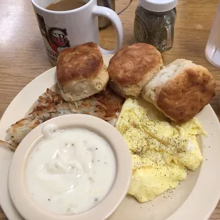a plate of breakfast food