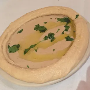 Small hummus .. Tehina in the middle. Very good.