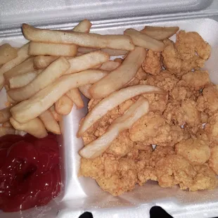 food, chicken wings and fried chicken