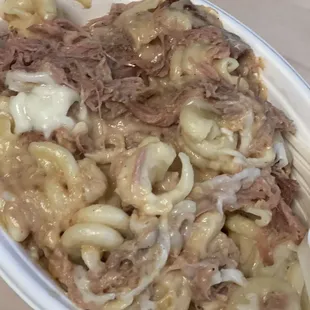 a plate of macaroni and cheese