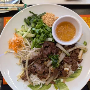 V7- Stir Fried Beef with Onion Vermicelli