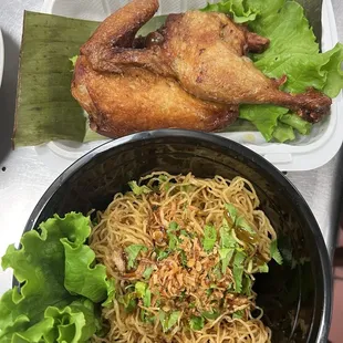 Dried eggs noodle with crispy chicken, reasonable for dinner 2