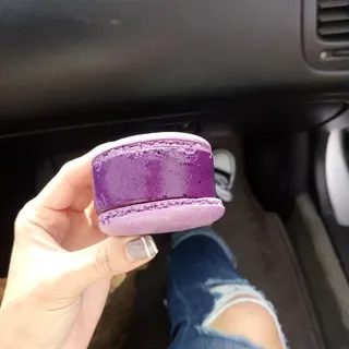 Taro Macaron