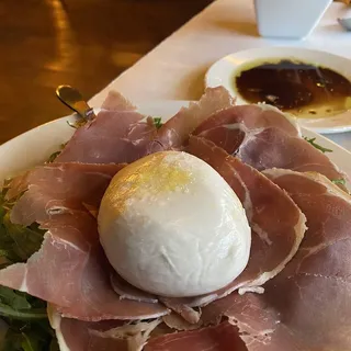 PROSCUITTO CON BURRATA