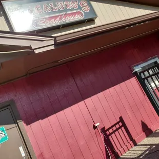 a view of the outside of the building