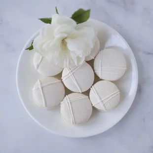 Vanilla bean macarons
