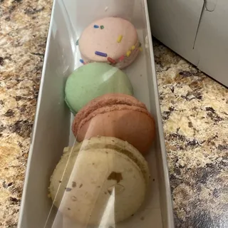 1. Sample Box of 6 Piece Macaron