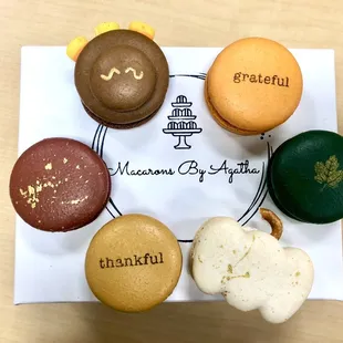 Thanksgiving 2021 flavors: choco hazelnut, pumpkin spice latte, brown butter pecan, salted caramel, strawberry, cinnamon apple