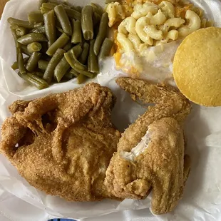 Fried chicken, Mac n cheese and green beans