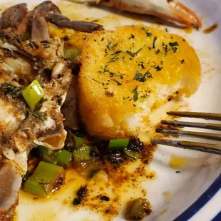 1 Grilled Crab with butter sauce. It comes with 2 small buttered toast.