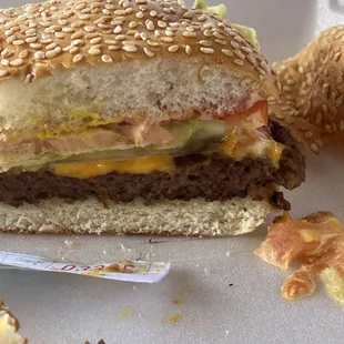 Hamburger $10 ??? Nasty dry and bad taste