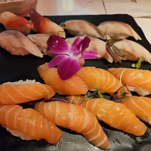 Final plate of sushi its funny coz we told our server this gonna be our last plate of sushi, came with flower decoration