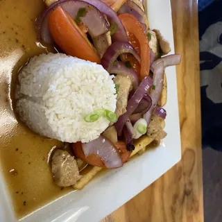 2. Pollo Saltado