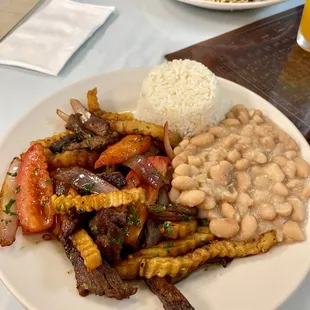 Loma Saltado Con Frijoles